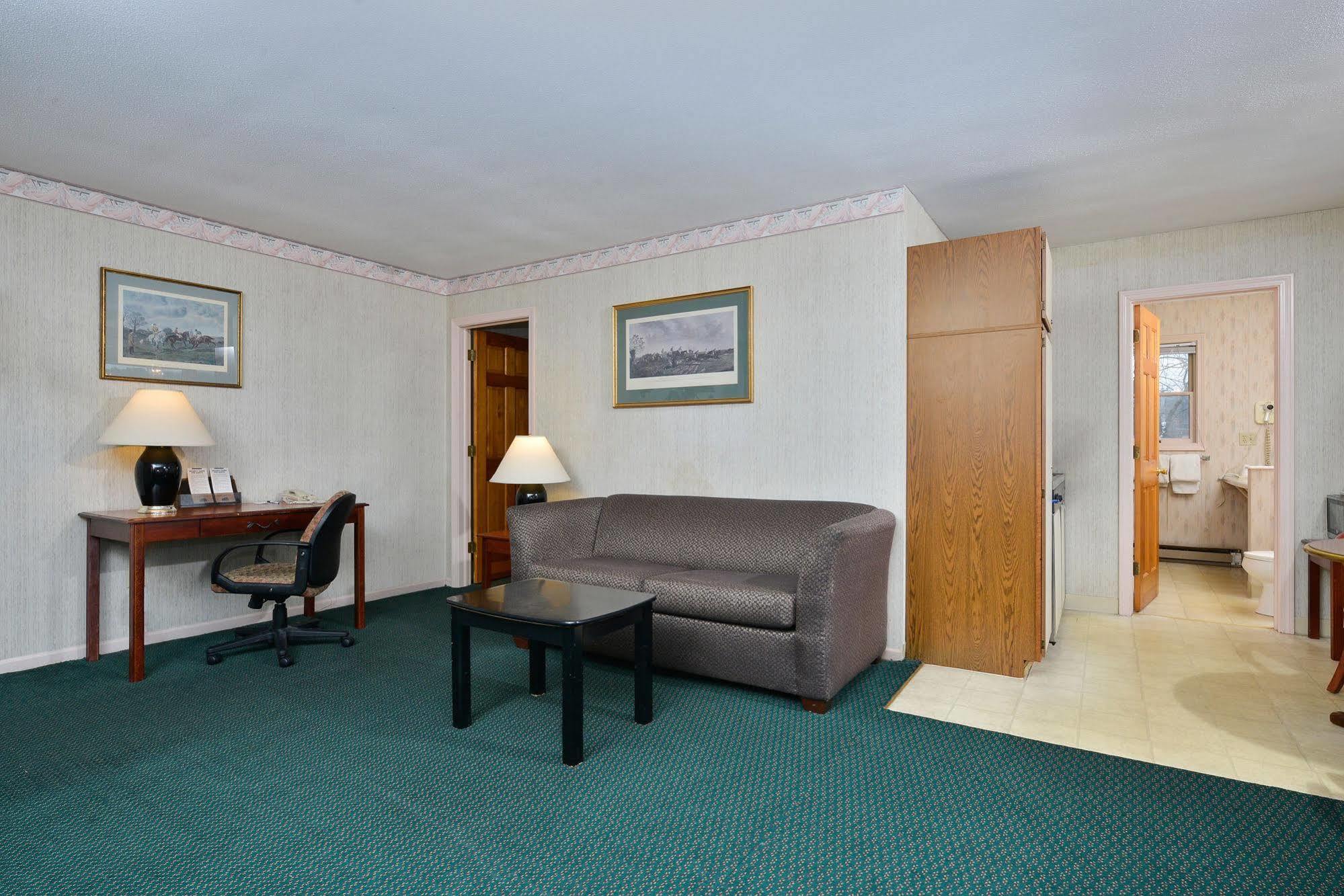Travelodge By Wyndham Great Barrington Berkshires Exterior photo